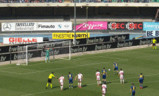 半场：维罗纳1-1佛罗伦萨，拉佐维奇点射，卡斯特罗维利扳平